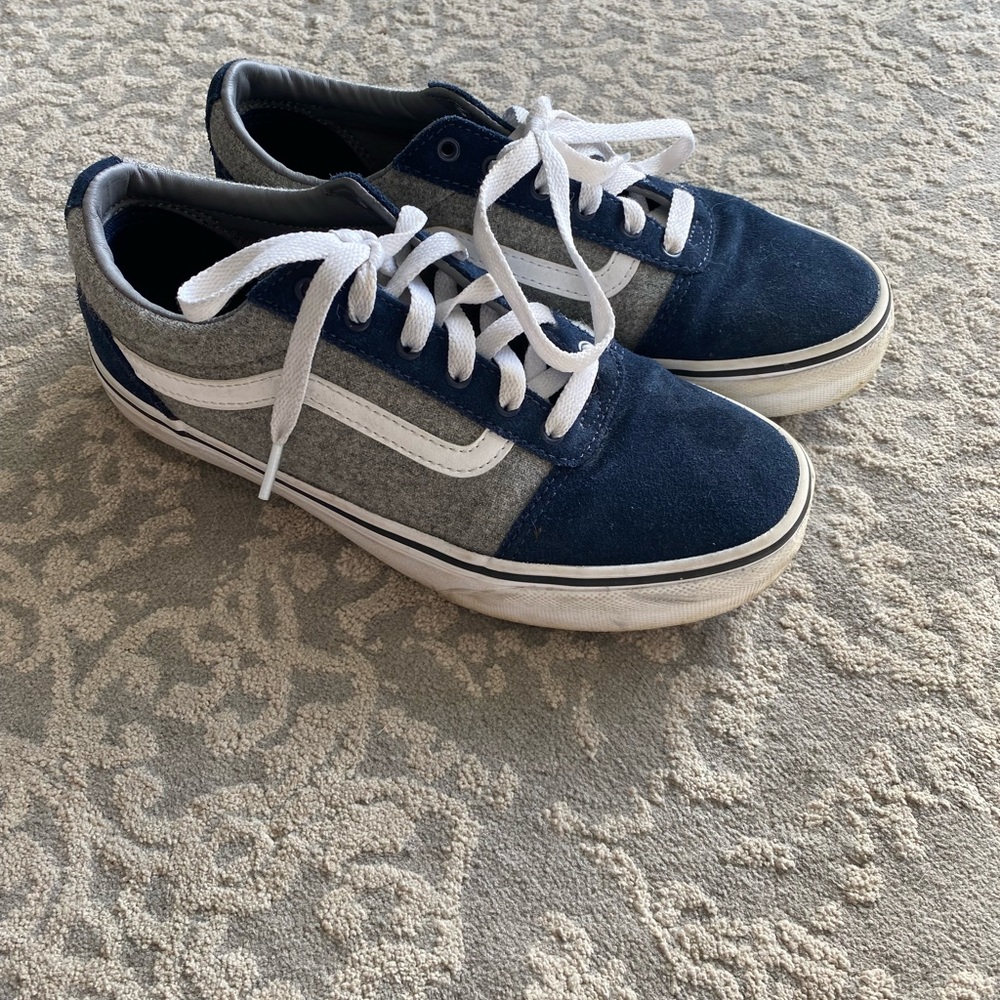 Boys youth size 5 old skool vans